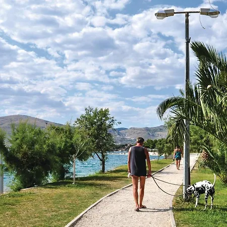 Awesome In Okrug Gornji With Kitchen Trogir