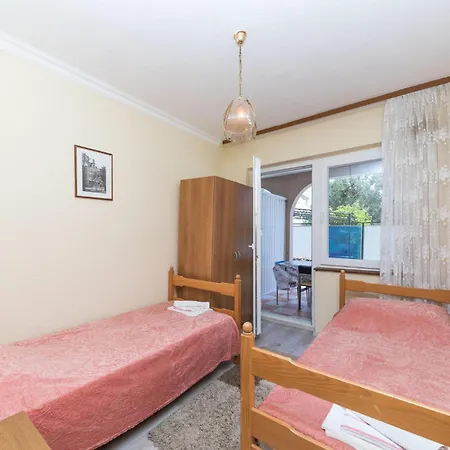 Apartment Awesome In Okrug Gornji With Kitchen Trogir